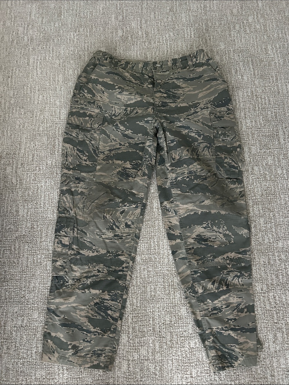 USAF Men's camo cargo pants.